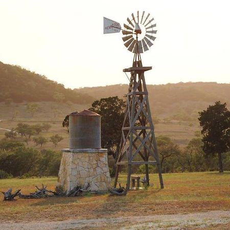 Last Outpost Bandera Ranch House Exterior photo