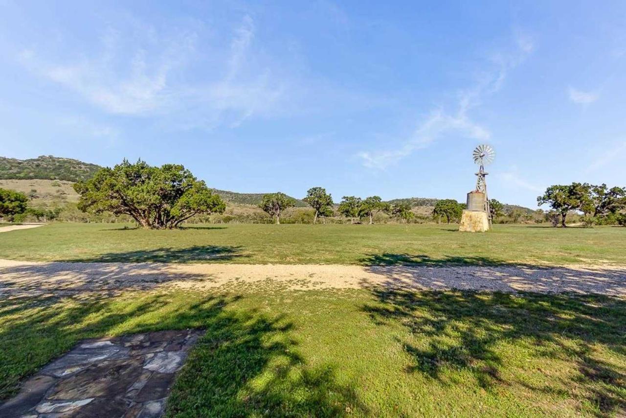 Last Outpost Bandera Ranch House Exterior photo